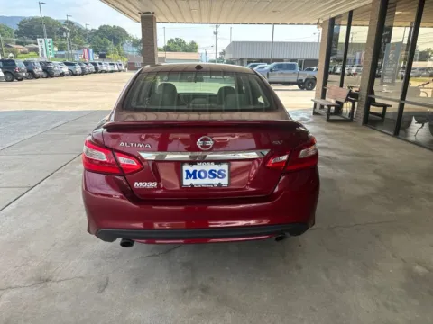 More photos of 2017 Nissan Altima 2.5 SV at Moss Motor Company, TN