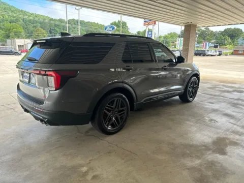 More photos of 2025 Ford Explorer ST at Moss Motor Company, TN