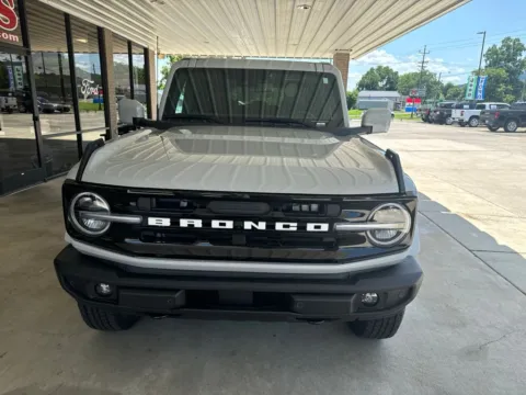 Photos of 2026 Ford Bronco Outer Banks for sale in South Pittsburg, TN at Moss Motor Company