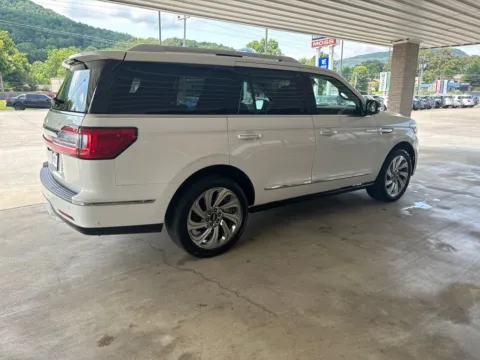 More photos of 2020 Lincoln Navigator Reserve at Moss Motor Company, TN