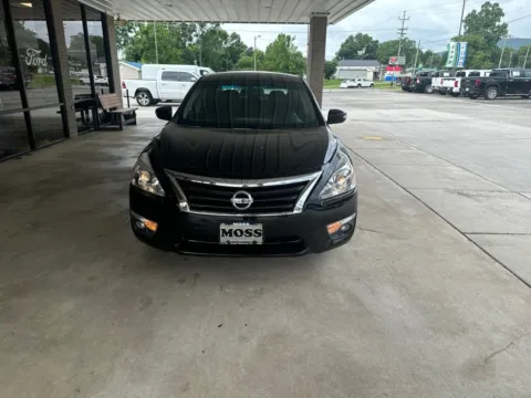 Photos of 2013 Nissan Altima 3.5 SL for sale in South Pittsburg, TN at Moss Motor Company