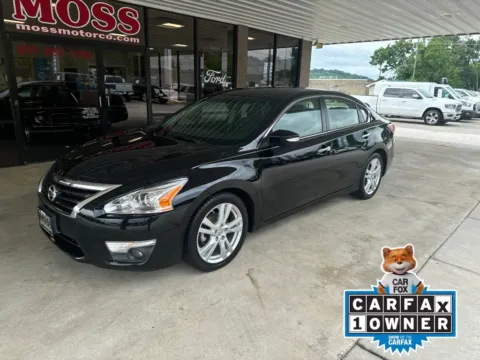 Black 2013 Nissan Altima 3.5 SL for sale in South Pittsburg, TN