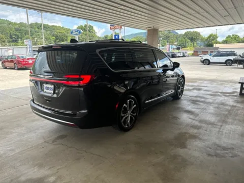 More photos of 2026 Chrysler Pacifica Pinnacle at Moss Motor Company, TN