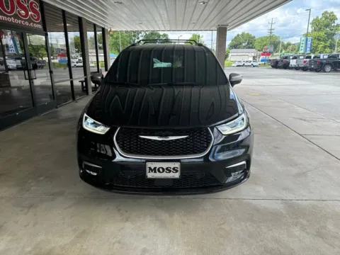 Photos of 2026 Chrysler Pacifica Pinnacle for sale in South Pittsburg, TN at Moss Motor Company