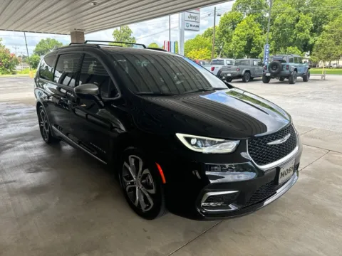 Another view of 2026 Chrysler Pacifica Pinnacle for sale in South Pittsburg, TN at Moss Motor Company