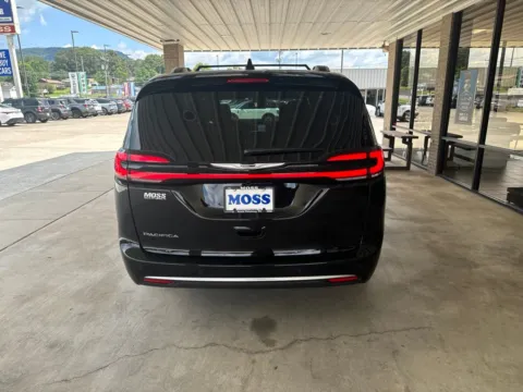 More photos of 2026 Chrysler Pacifica Pinnacle at Moss Motor Company, TN