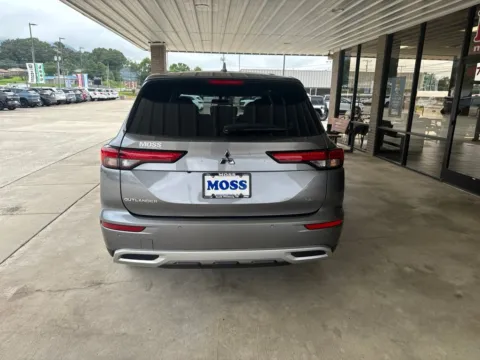 More photos of 2023 Mitsubishi Outlander SE at Moss Motor Company, TN