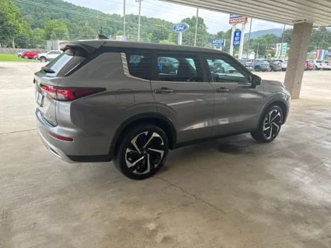 More photos of 2023 Mitsubishi Outlander SE at Moss Motor Company, TN