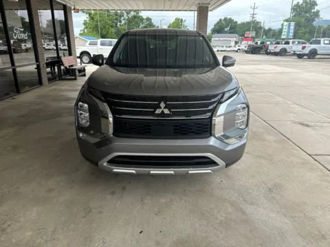 Photos of 2023 Mitsubishi Outlander SE for sale in South Pittsburg, TN at Moss Motor Company