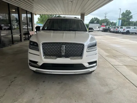 Photos of 2018 Lincoln Navigator L Reserve for sale in South Pittsburg, TN at Moss Motor Company