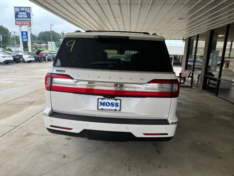 More photos of 2018 Lincoln Navigator L Reserve at Moss Motor Company, TN