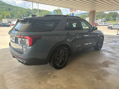 More photos of 2026 Ford Explorer ST at Moss Motor Company, TN