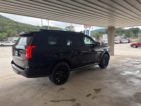 More photos of 2027 Ford Expedition Platinum at Moss Motor Company, TN