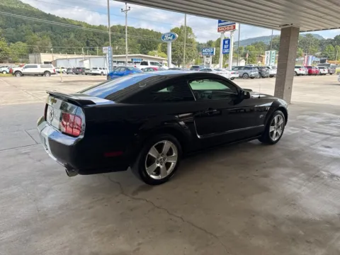 More photos of 2006 Ford Mustang GT Premium at Moss Motor Company, TN