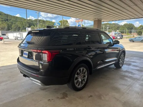 More photos of 2027 Ford Explorer Platinum at Moss Motor Company, TN
