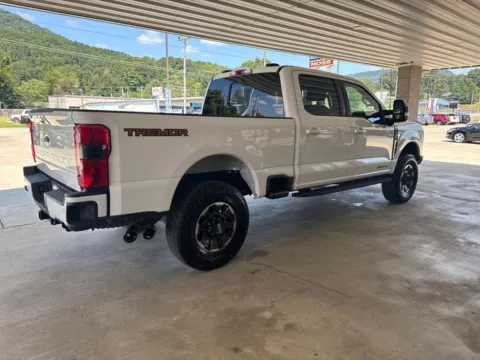 More photos of 2023 Ford F-250SD Lariat at Moss Motor Company, TN