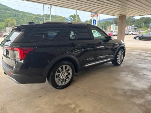 More photos of 2026 Ford Explorer Platinum at Moss Motor Company, TN