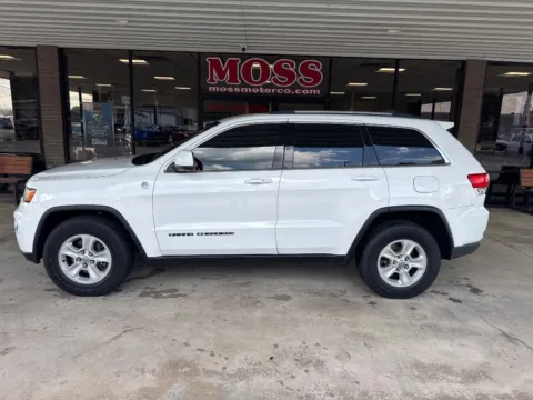 More photos of 2017 Jeep Grand Cherokee Laredo at Moss Motor Company, TN