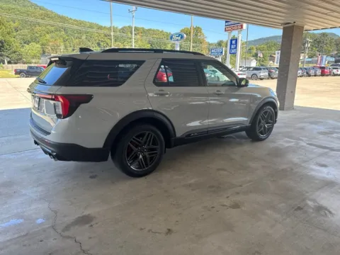 More photos of 2027 Ford Explorer ST at Moss Motor Company, TN