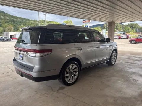 More photos of 2024 Lincoln Navigator Reserve at Moss Motor Company, TN