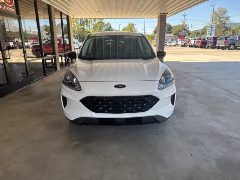 Photos of 2021 Ford Escape Hybrid SE for sale in South Pittsburg, TN at Moss Motor Company