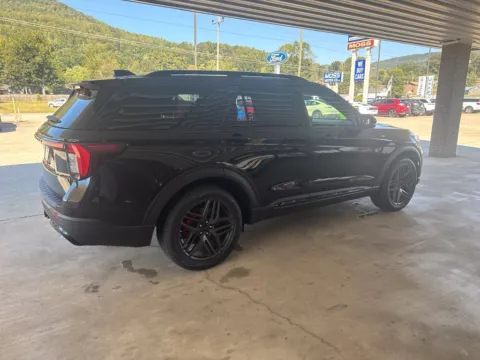 More photos of 2027 Ford Explorer ST-Line at Moss Motor Company, TN