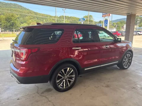 More photos of 2017 Ford Explorer Platinum at Moss Motor Company, TN