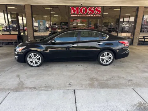 More photos of 2013 Nissan Altima SL at Moss Motor Company, TN