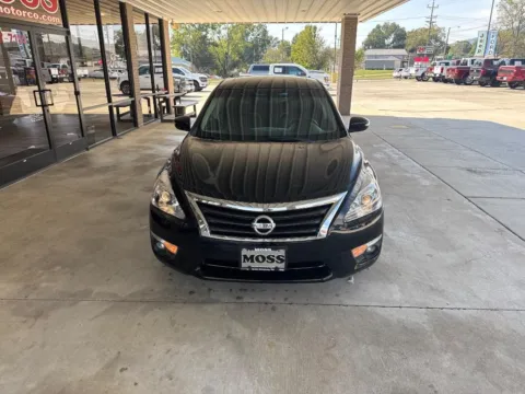 Photos of 2013 Nissan Altima SL for sale in South Pittsburg, TN at Moss Motor Company