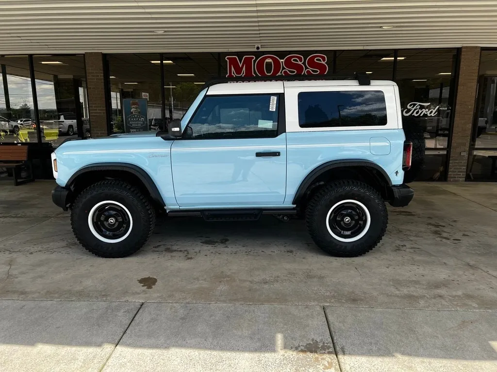 2024 Ford Bronco Heritage Limited Edition for sale in South Pittsburg, TN  at Moss Motor Co | VIN: 1FMDE4EP6RLA38517, image size:1024x768