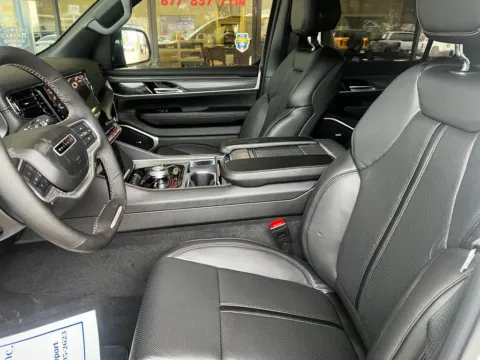 More photos of 2024 Jeep Wagoneer Series II at Moss Motor Company, TN