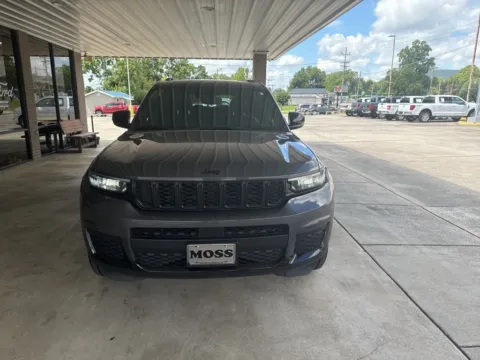 Photos of 2023 Jeep Grand Cherokee L Altitude for sale in South Pittsburg, TN at Moss Motor Company