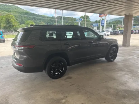 More photos of 2023 Jeep Grand Cherokee L Altitude at Moss Motor Company, TN