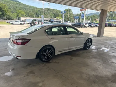 More photos of 2016 Honda Accord Touring at Moss Motor Company, TN