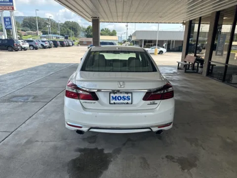 More photos of 2016 Honda Accord Touring at Moss Motor Company, TN