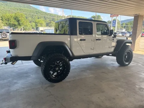 More photos of 2020 Jeep Gladiator Sport at Moss Motor Company, TN