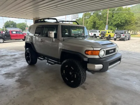 Another view of 2007 Toyota FJ Cruiser for sale in South Pittsburg, TN at Moss Motor Company