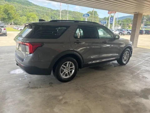 More photos of 2025 Ford Explorer Active at Moss Motor Company, TN