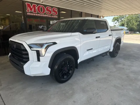 White 2022 Toyota Tundra SR5 for sale in South Pittsburg, TN