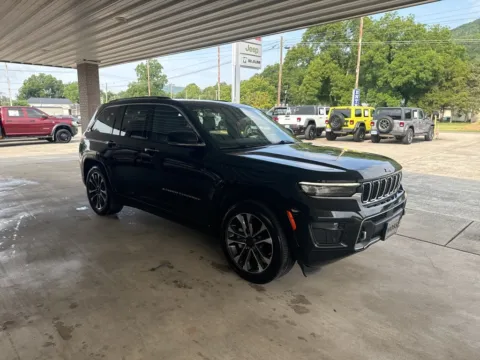 Another view of 2022 Jeep Grand Cherokee Overland for sale in South Pittsburg, TN at Moss Motor Company