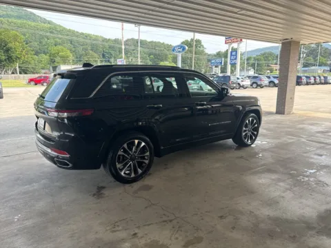 More photos of 2022 Jeep Grand Cherokee Overland at Moss Motor Company, TN