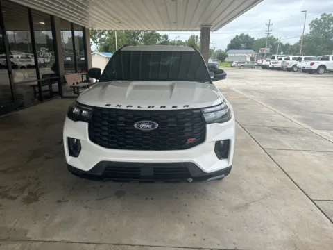 Photos of 2025 Ford Explorer ST for sale in South Pittsburg, TN at Moss Motor Company