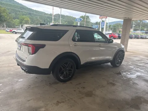 More photos of 2025 Ford Explorer ST at Moss Motor Company, TN