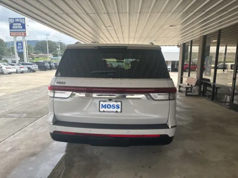 More photos of 2024 Lincoln Navigator L Reserve at Moss Motor Company, TN