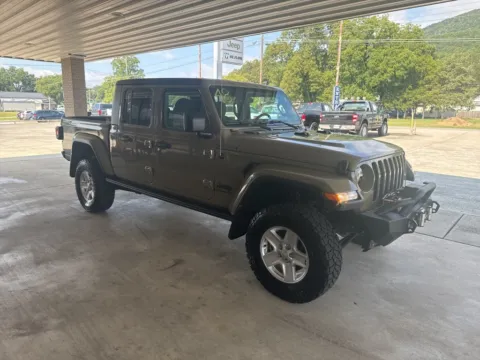 Another view of 2020 Jeep Gladiator Sport for sale in South Pittsburg, TN at Moss Motor Company