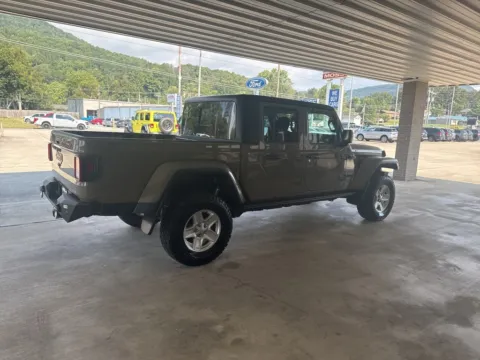 More photos of 2020 Jeep Gladiator Sport at Moss Motor Company, TN
