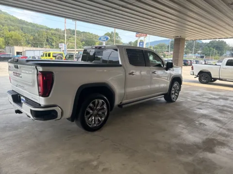 More photos of 2022 GMC Sierra 1500 Denali at Moss Motor Company, TN
