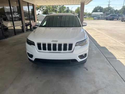 Photos of 2019 Jeep Cherokee Latitude Plus for sale in South Pittsburg, TN at Moss Motor Company