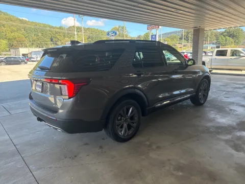 More photos of 2025 Ford Explorer Active at Moss Motor Company, TN