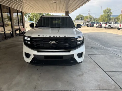 Photos of 2025 Ford Expedition Platinum for sale in South Pittsburg, TN at Moss Motor Company